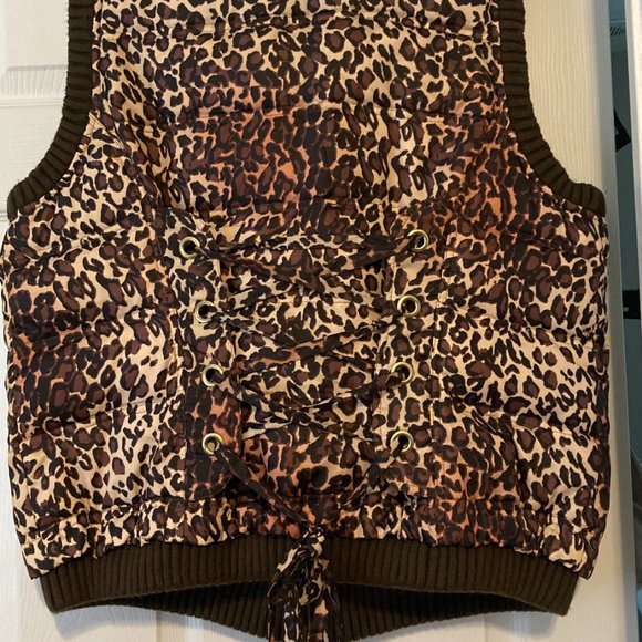 Women's Winter Puffer Vest with Detachable Hood - Picture 3 of 10